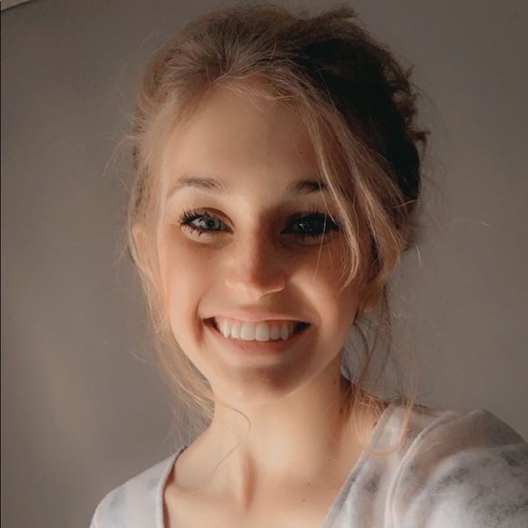 Meet your Posher, Abby - Picture 1 of 1